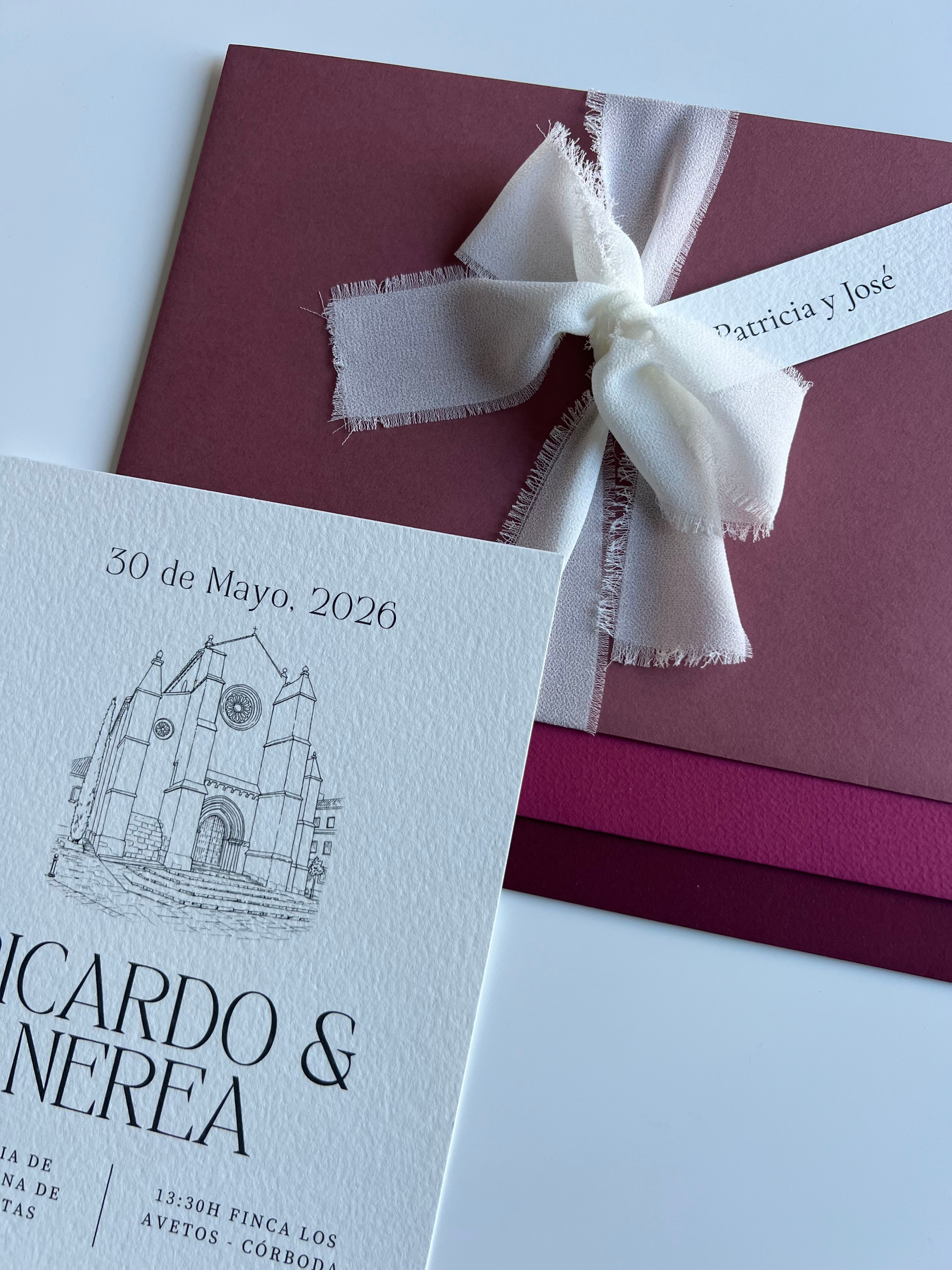 Invitación y sobre SILUETA Pack 25 (3'40€ u.)